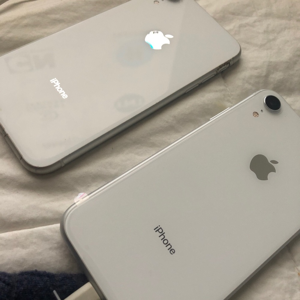 iPhone XR 64 G - Picture 3 of 5